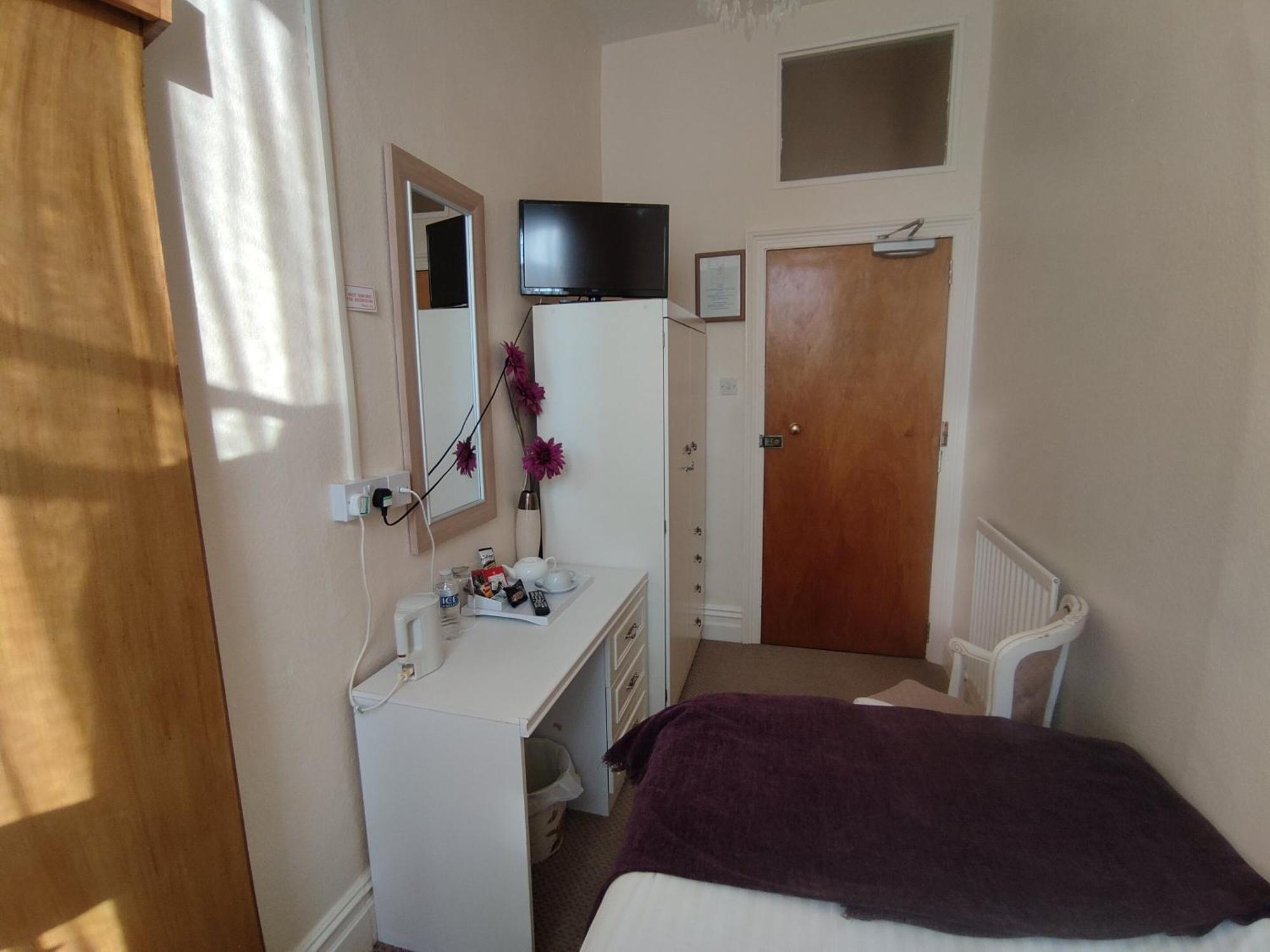 Cleve Court 2*