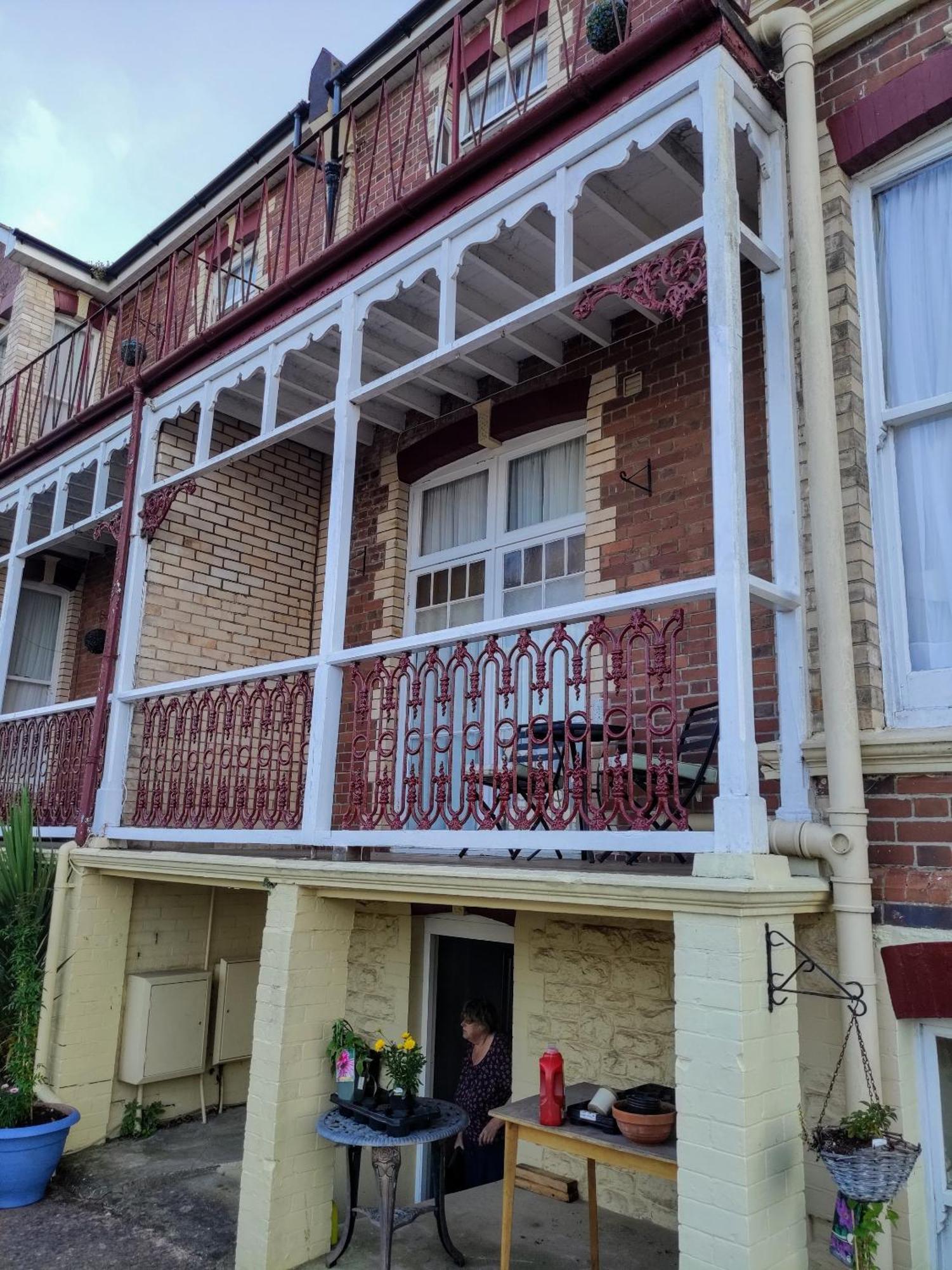 Cleve Court 2*