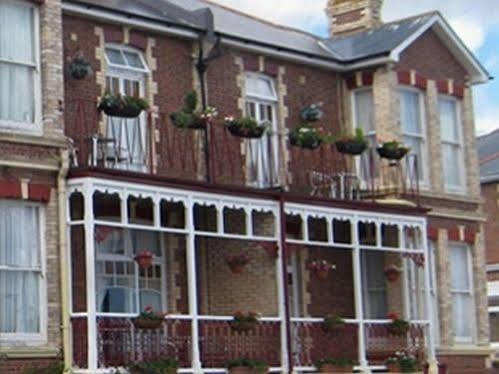 Hotel Cleve Court 2*